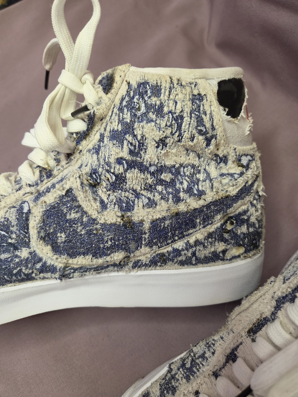 NIKE Stranger Things 8.5 RARE - Picture 7 of 10
